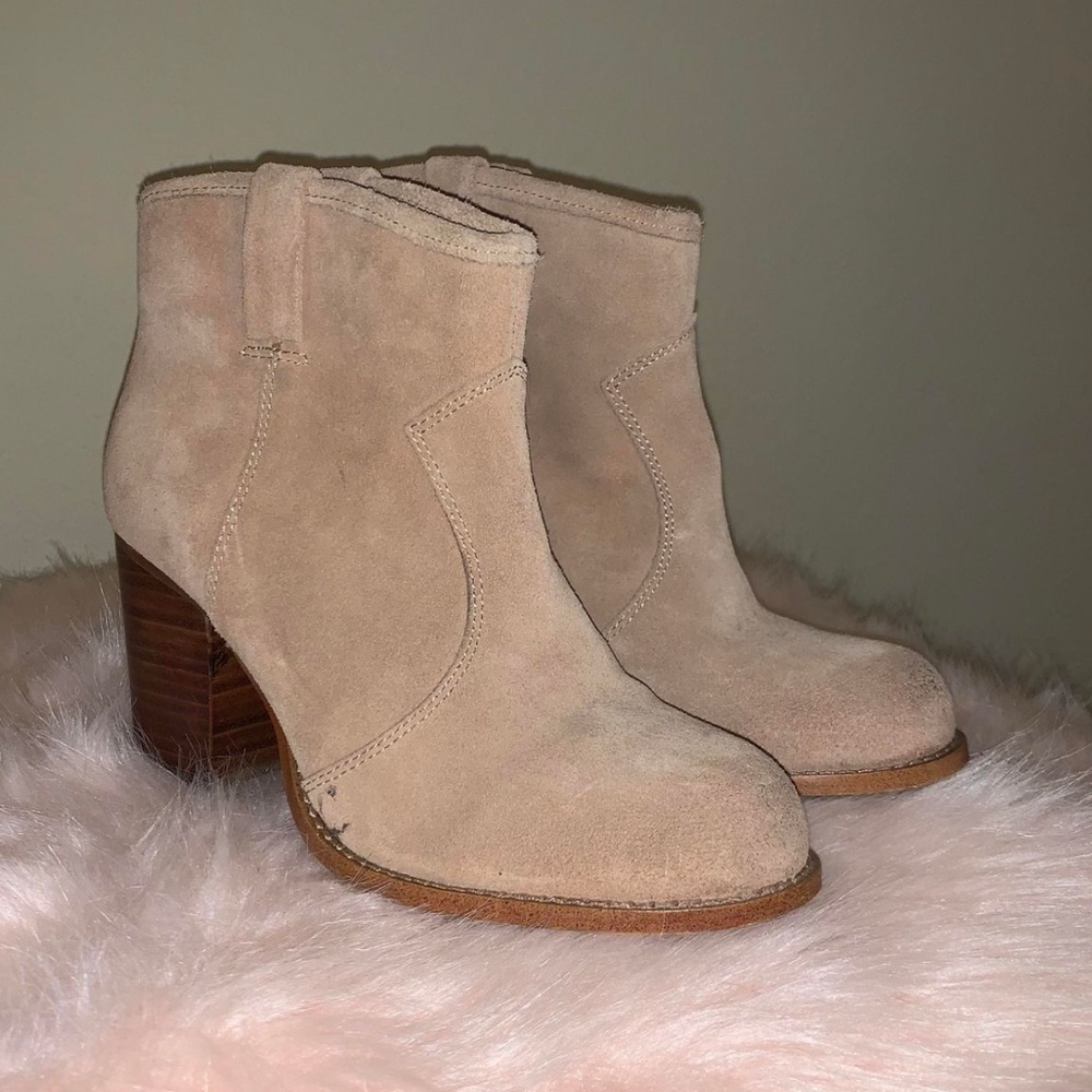 Splendid Lakota Tan Suede Booties